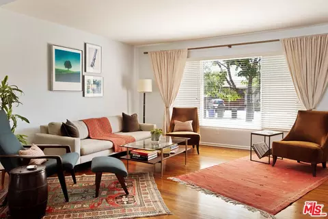 Living - 6237 Belmar Ave, Tarzana, CA 91335 photo 6 of 9