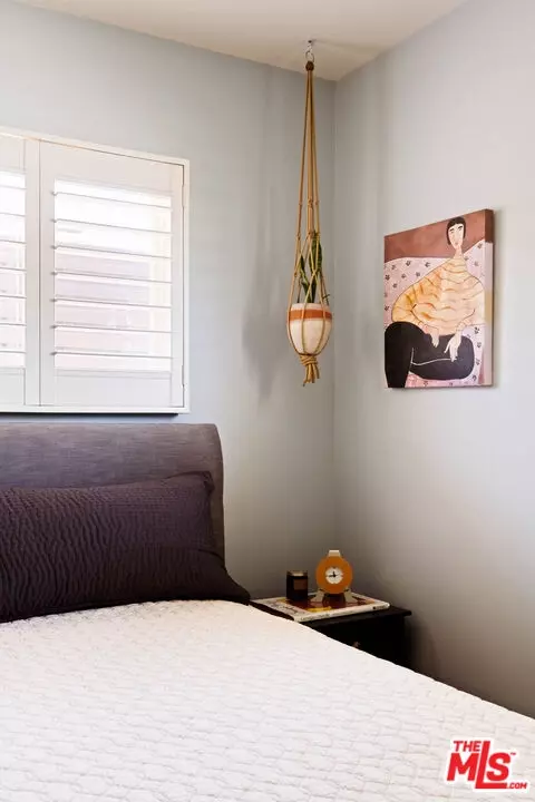 Bedroom - 6237 Belmar Ave, Tarzana, CA 91335 photo 4 of 6