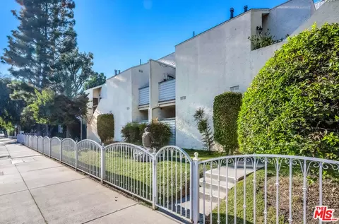 18411 Hatteras St #114, Tarzana, CA 91356