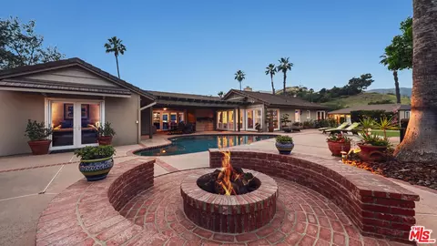 1910 Las Flores Dr, Glendale, CA 91207