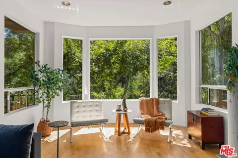 10055 Reevesbury Dr, Beverly Hills, CA 90210