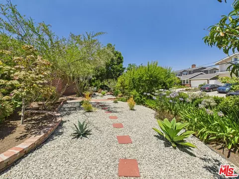7449 Kentwood Ave, Los Angeles, CA 90045