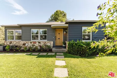 13932 Hamlin St, Valley Glen, CA 91401