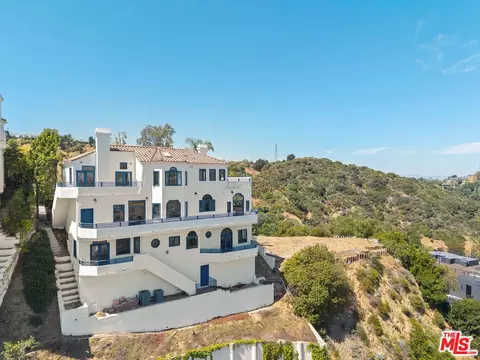 2131 Kew Dr, Los Angeles, CA 90046