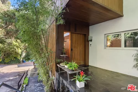 9976 Westwanda Dr, Beverly Hills, CA 90210
