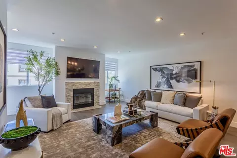 120 S Crescent Dr #304, Beverly Hills, CA 90212