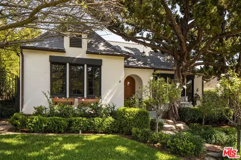 2420 Catherine Rd, Altadena, CA 91001