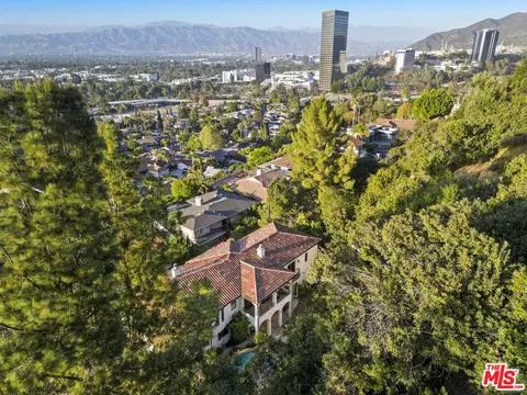 10940 Terryview Dr, Studio City, CA 91604