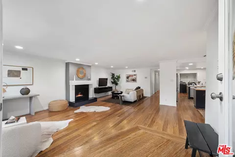 11687 Bellagio Rd #3, Los Angeles, CA 90049