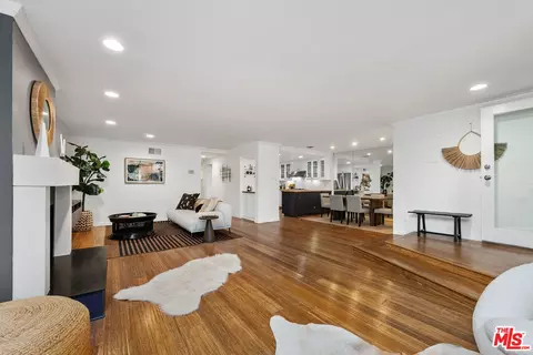 11687 Bellagio Rd #3, Los Angeles, CA 90049