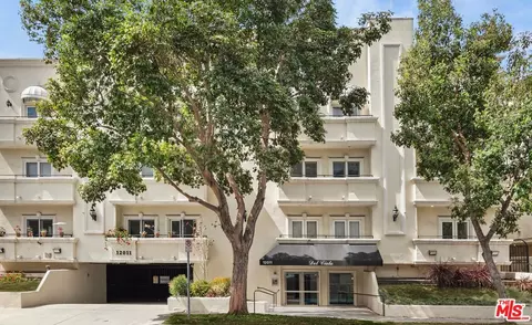 12011 Goshen Ave #102, Los Angeles, CA 90049