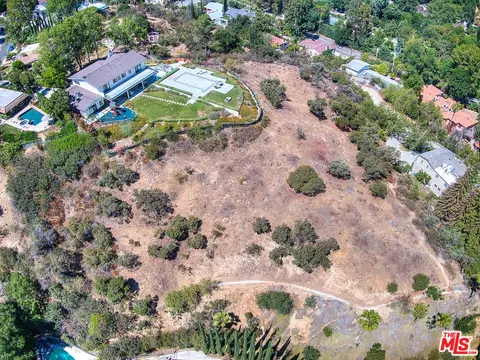 4491 La Barca Dr, Tarzana, CA 91356