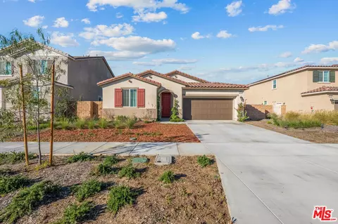 2735 Moonshimmer St, Hemet, CA 92543