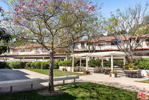 501 Palisades Dr #106, Pacific Palisades, CA 90272