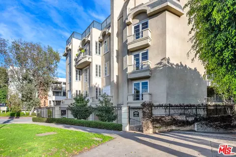 11740 W Sunset Blvd #22, Los Angeles, CA 90049
