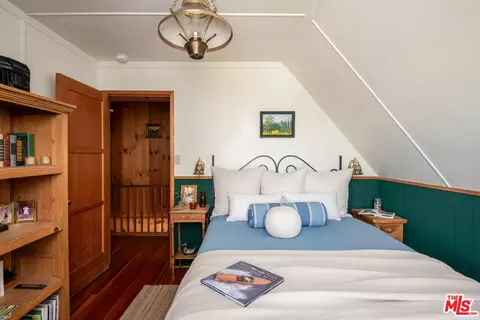 Bedroom - 419 Hemlock Dr, Lake Arrowhead, CA 92352 photo 3 of 6
