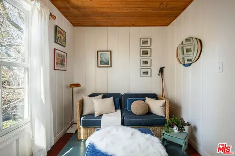 Bedroom - 419 Hemlock Dr, Lake Arrowhead, CA 92352 photo 1 of 6
