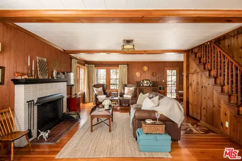 Living - 419 Hemlock Dr, Lake Arrowhead, CA 92352 photo 2 of 3