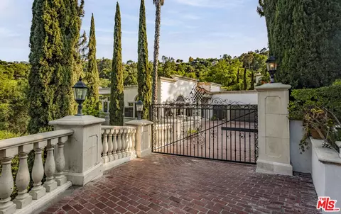 3780 Multiview Dr, Los Angeles, CA 90068