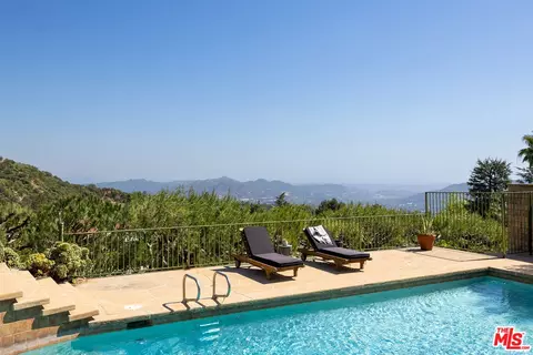 2710 Rock Pine Ln, La Crescenta, CA 91214