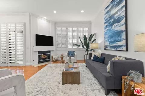 11636 Montana Ave #107, Los Angeles, CA 90049