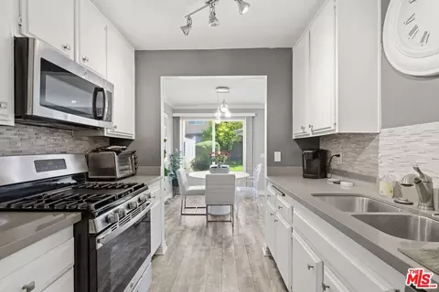 12328 Runnymede St #4, North Hollywood, CA 91605