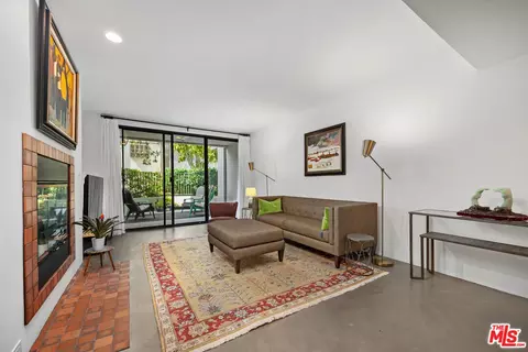 2960 Neilson Way #103, Santa Monica, CA 90405