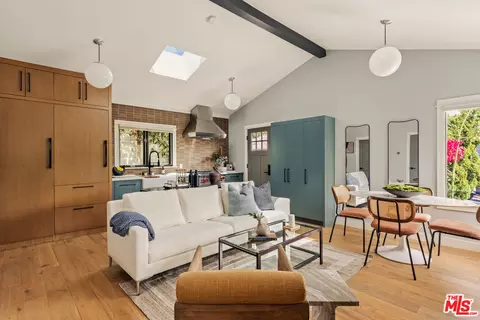 9009 Lloyd Pl, West Hollywood, CA 90069