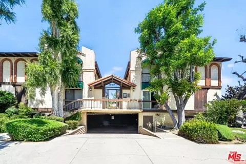 10817 Whipple St #6, Toluca Lake, CA 91602