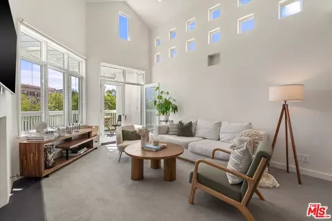 3002 3rd St #304, Santa Monica, CA 90405