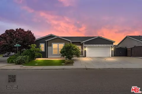 9223 Manor Glen Ln, Shafter, CA 93263