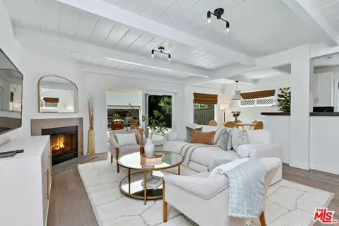 4176 Klump Ave, Studio City, CA 91602