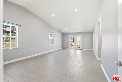 Living - 18060 Walnut St, Hesperia, CA 92345 photo 10 of 12
