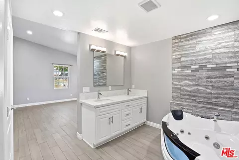 Bath - 18060 Walnut St, Hesperia, CA 92345 photo 6 of 6