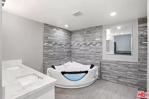 Bath - 18060 Walnut St, Hesperia, CA 92345 photo 4 of 6