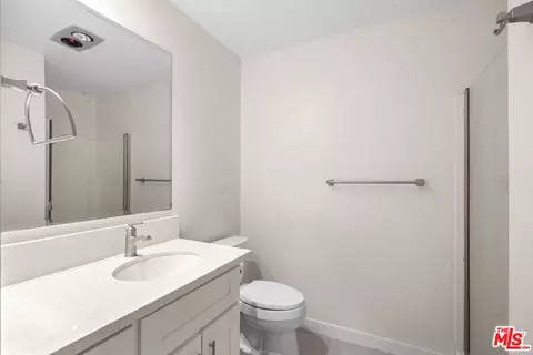 Bath - 3481 Stancrest Dr #237, Glendale, CA 91208 photo 1 of 1