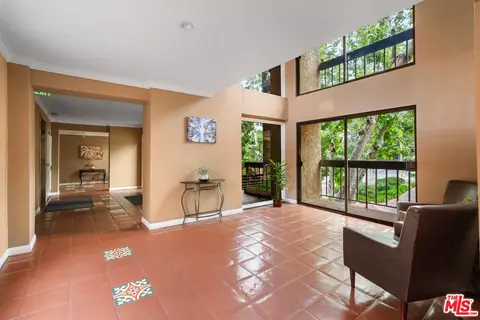 Entry Way - 3481 Stancrest Dr #237, Glendale, CA 91208 photo 4 of 5