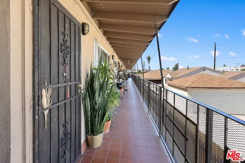 Entry Way - 5913 Greenwood Ave, Commerce, CA 90040 photo 2 of 2