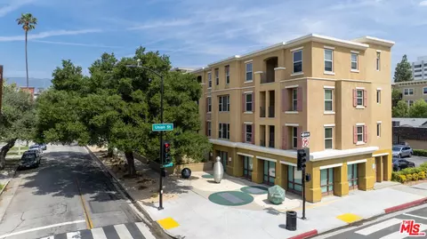 128 N Oak Knoll Ave #202, Pasadena, CA 91101