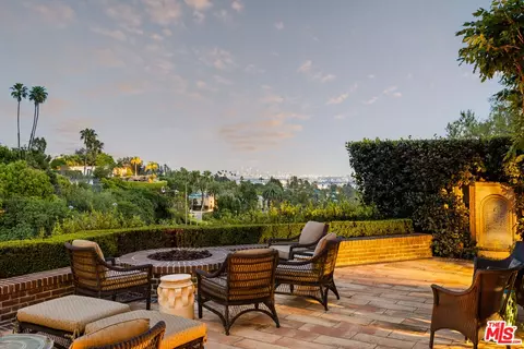 1166 Summit Dr, Beverly Hills, CA 90210