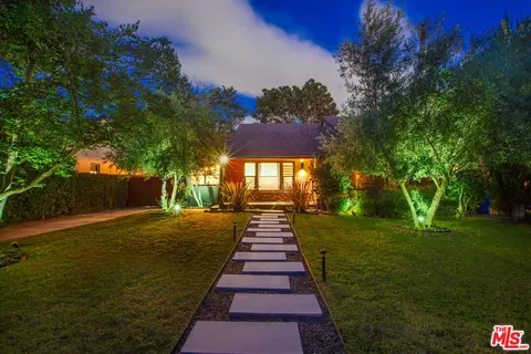 5518 Carpenter Ave, Valley Village, CA 91607