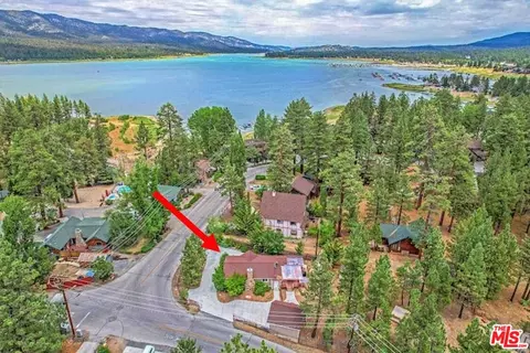 40083 Lakeview Dr, Big Bear Lake, CA 92315