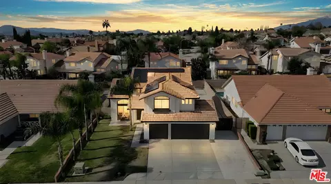 6886 Country Oaks Dr, Highland, CA 92346