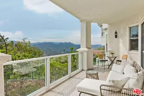 2048 Palisades Dr, Pacific Palisades, CA 90272