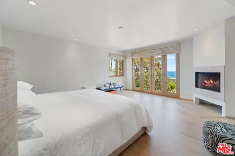 Bedroom - 31226 Bailard Rd, Malibu, CA 90265 photo 1 of 8