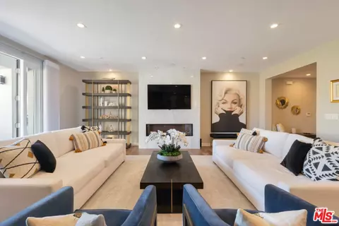 441 S Barrington Ave #301, Los Angeles, CA 90049