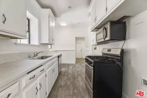 Entry Way - 7072 Owens St, Tujunga, CA 91042 photo 2 of 5