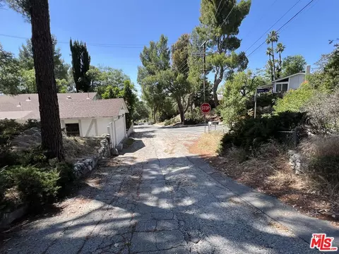 Exterior - 7072 Owens St, Tujunga, CA 91042 photo 8 of 10