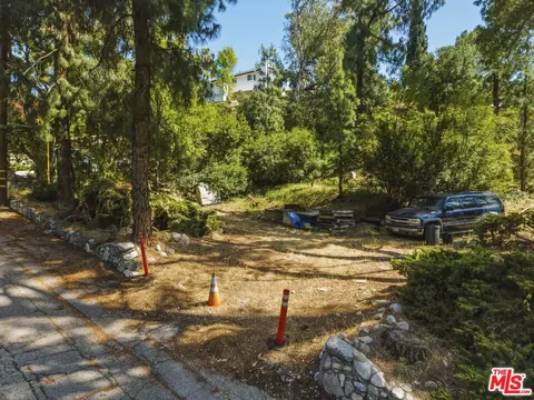 Exterior - 7072 Owens St, Tujunga, CA 91042 photo 4 of 10
