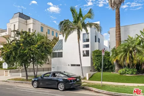 11925 Goshen Ave #4, Los Angeles, CA 90049
